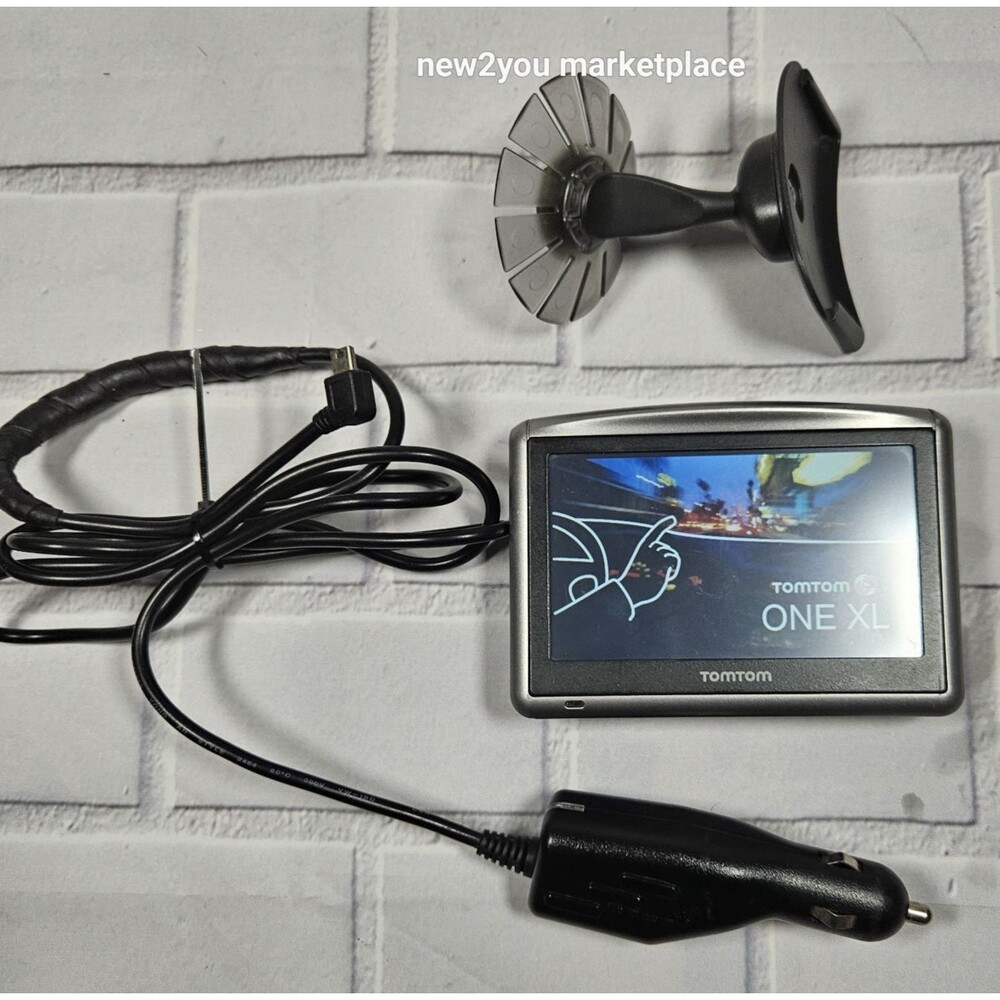 TomTom One XL 4S00.008 GPS Bluetooth Navigator Touch Screen 4.3" Maps Tom Tom